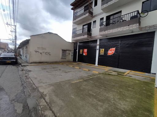 Local en arriendo Antioquia La Ceja La Ceja 400 m2 Habitaciones 0 Baños 4 Garajes 4 Precio $9000000
