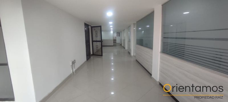 Oficina en arriendo Antioquia Medellín Suramericana 250 m2 Habitaciones 0 Baños 2 Garajes 0 Precio $11000000