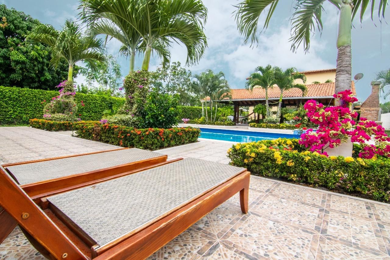 Finca en venta Valle Del Cauca Palmira Palmira 2048 m2 Habitaciones 9 Baños 5 Garajes 12 Precio $2100000000