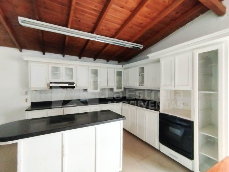 Casa en arriendo Antioquia Medellín Belen 230 m2 Habitaciones 4 Baños 2 Garajes 1 Precio $8000000