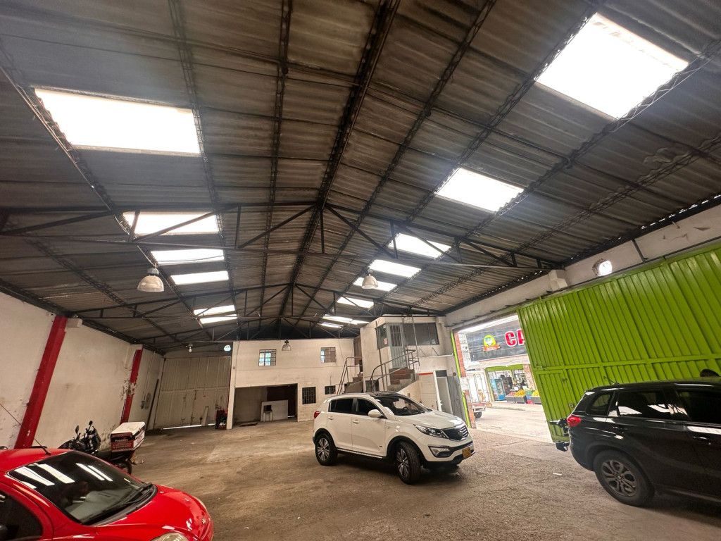 Bodega en arriendo Cundinamarca Bogotá San José Occidental 350 m2 Habitaciones 0 Baños 2 Garajes 0 Precio $21000000