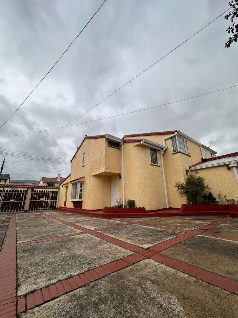 Casa en venta Cundinamarca Bogotá Estrella Del Norte 180 m2 Habitaciones 3 Baños 4 Garajes 2 Precio $750000000