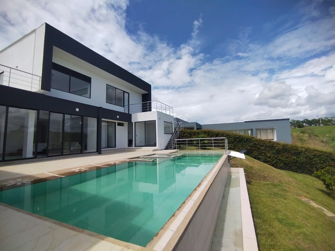 Casa Campestre en arriendo Risaralda Pereira Br San Fernando 446 m2 Habitaciones 5 Baños 6 Garajes 4 Precio $10150000