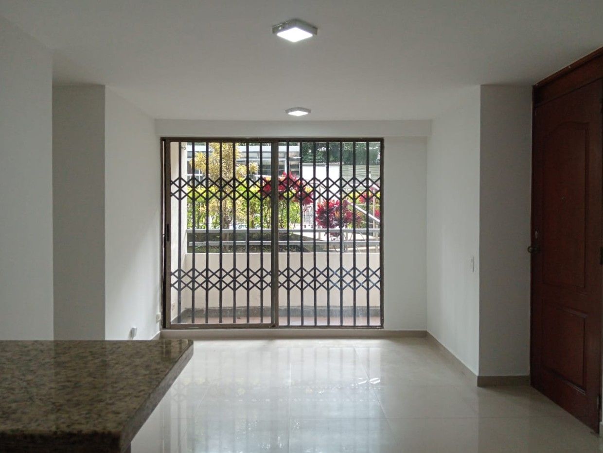 Apartamento en arriendo Antioquia Medellín Los Colores 65 m2 Habitaciones 3 Baños 2 Garajes 0 Precio $2450000