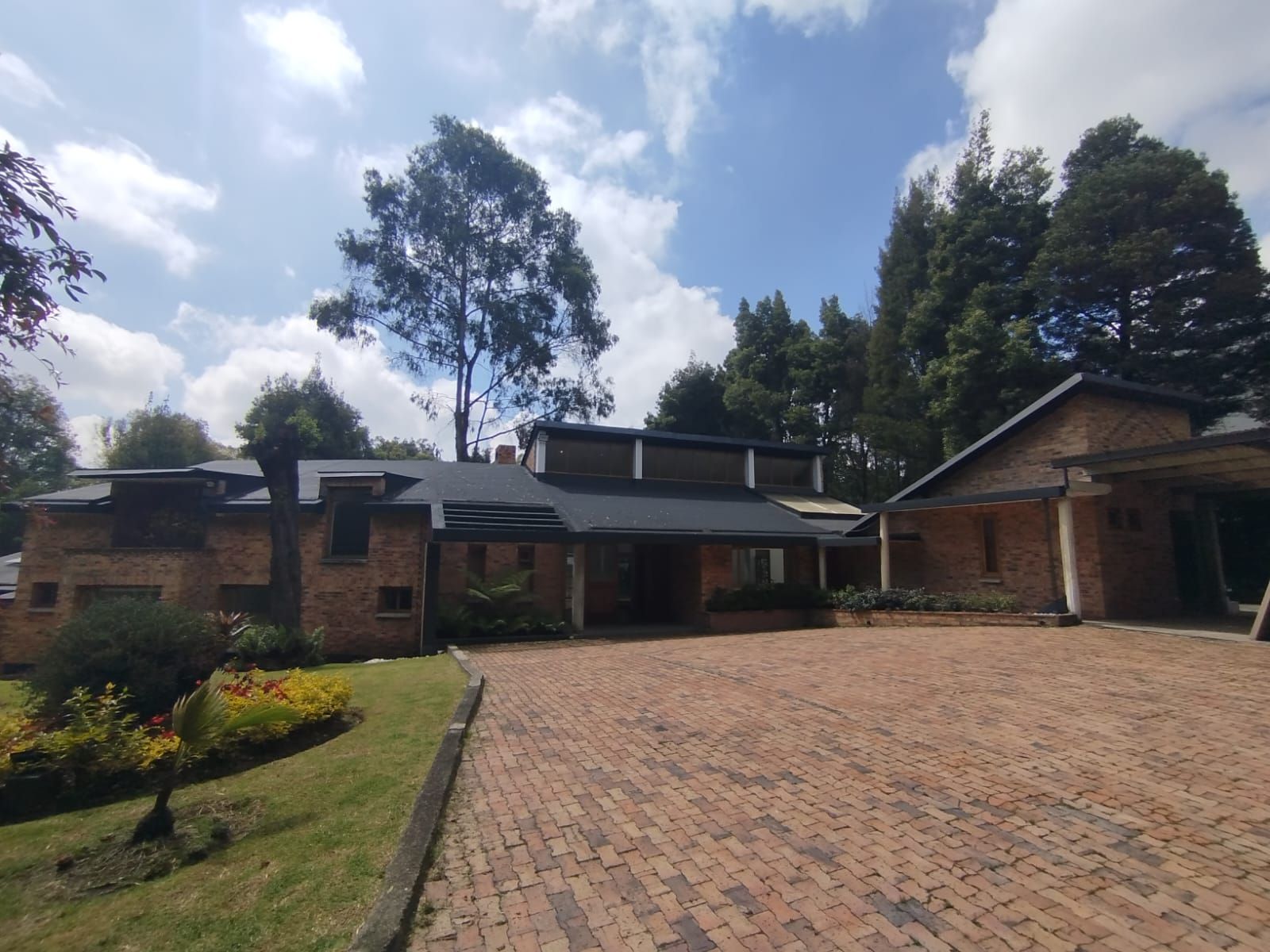 Casa en arriendo Cundinamarca Bogotá Los Naranjos 650 m2 Habitaciones 5 Baños 5 Garajes 0 Precio $28200000
