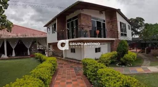 Casa en venta Santander Piedecuesta San Antonio 4000 m2 Habitaciones 10 Baños 5 Garajes 0 Precio $6900000000