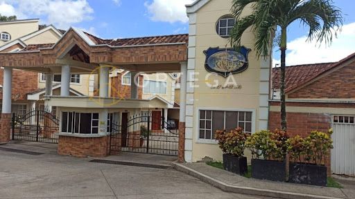 Casa en venta Santander Floridablanca Br Cañaveral De La Riviera 240 m2 Habitaciones 4 Baños 5 Garajes 2 Precio $850000000