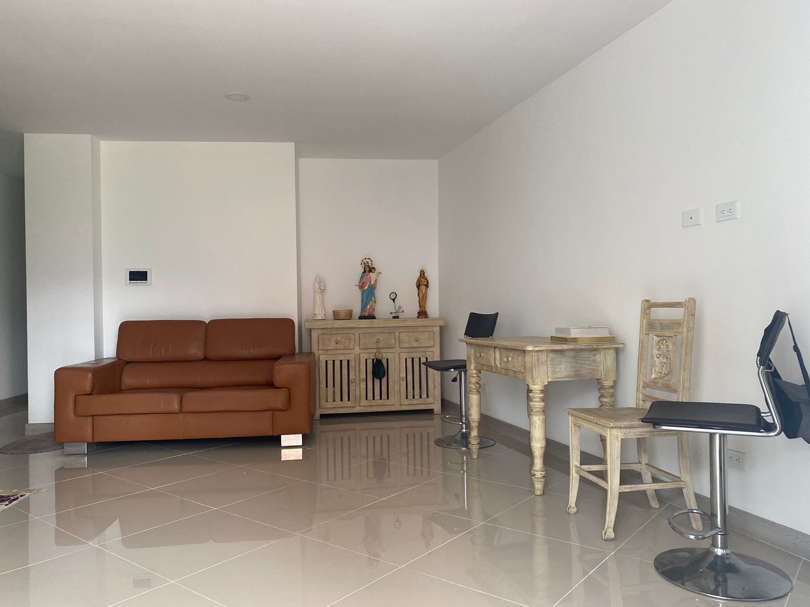 Apartamento en arriendo Antioquia Envigado El Esmeraldal 101 m2 Habitaciones 3 Baños 2 Garajes 1 Precio $3350000