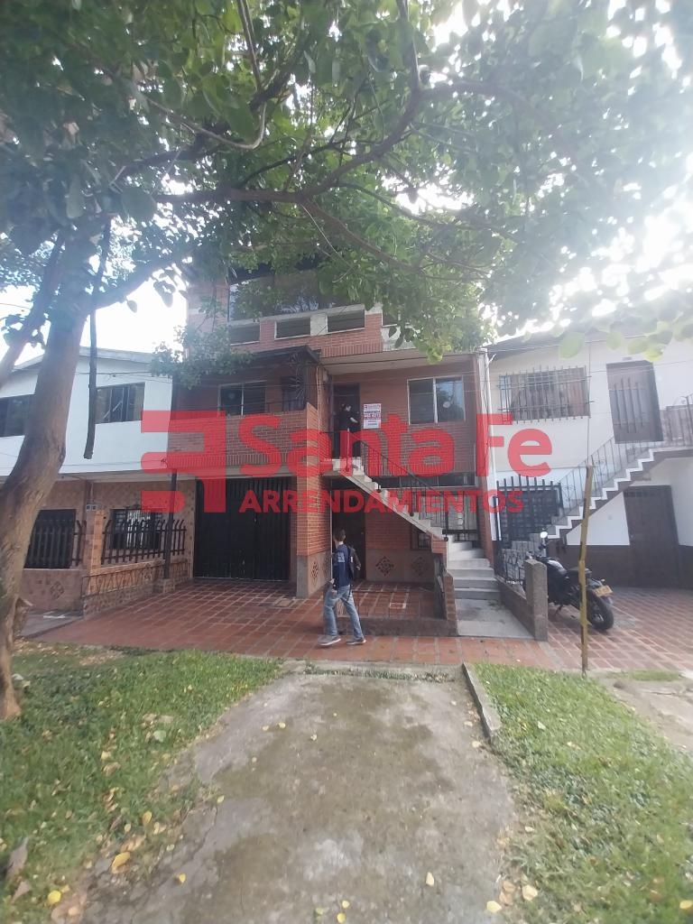 Casa en arriendo Antioquia Medellín Calasanz 120 m2 Habitaciones 6 Baños 3 Garajes 0 Precio $4000000