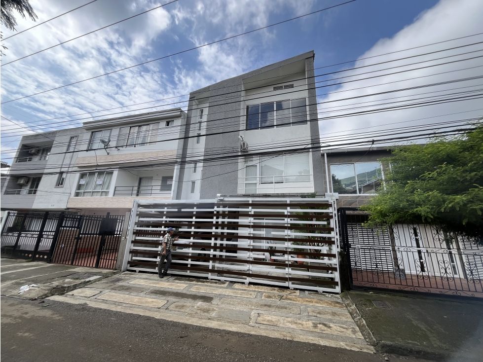 Casa en venta Valle Del Cauca Cali El Bosque 430 m2 Habitaciones 4 Baños 6 Garajes 2 Precio $1150000000