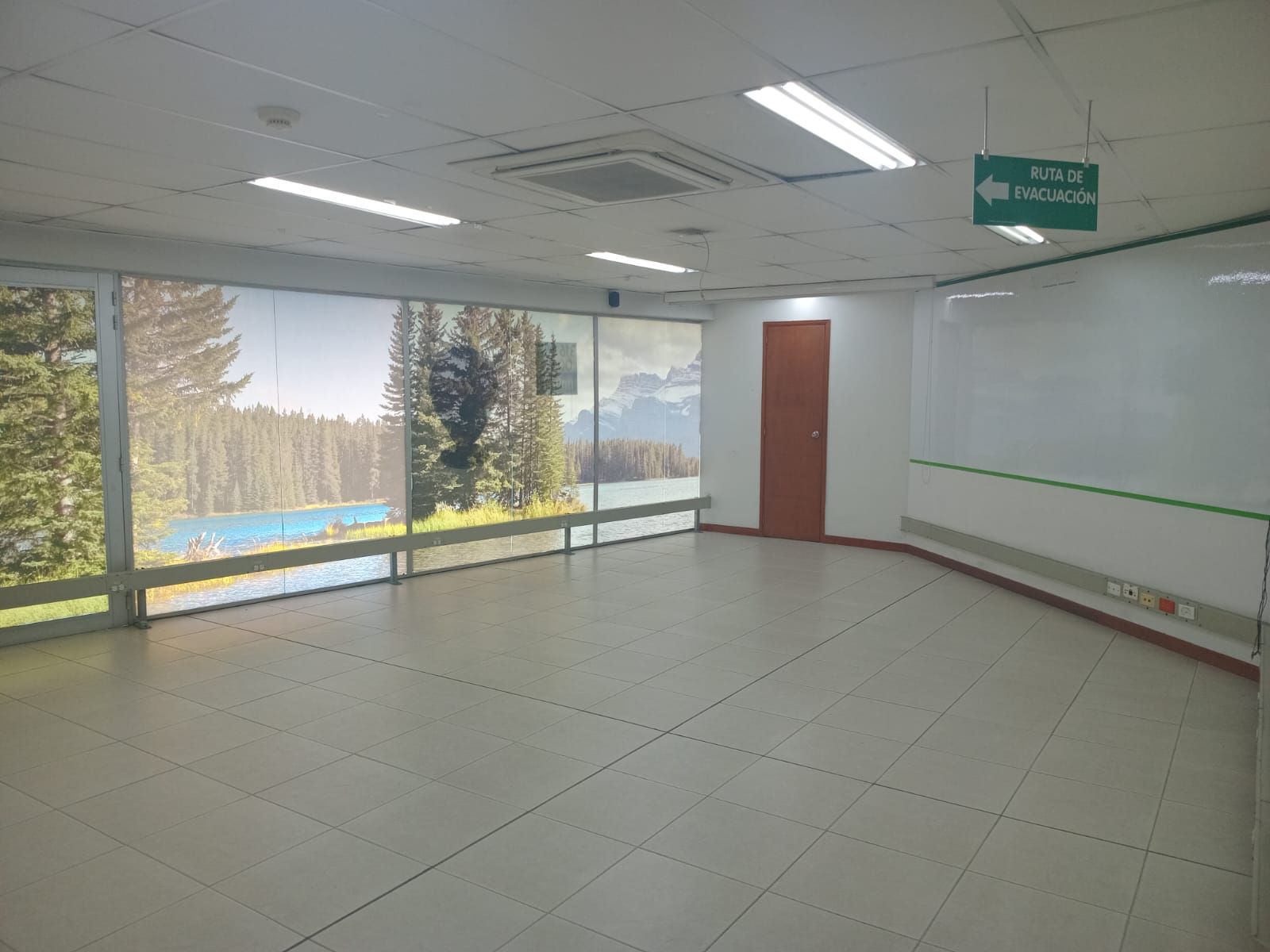 Oficina en arriendo o venta Antioquia La Estrella San Andrés 63 m2 Habitaciones 0 Baños 1 Garajes 1 Precio venta $350000000 Precio arriendo $2850000