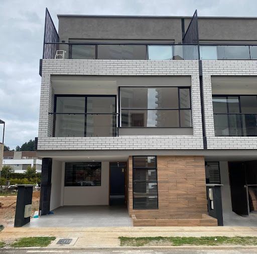 Casa en arriendo Antioquia Rionegro El Porvenir 220 m2 Habitaciones 4 Baños 4 Garajes 2 Precio $5500000