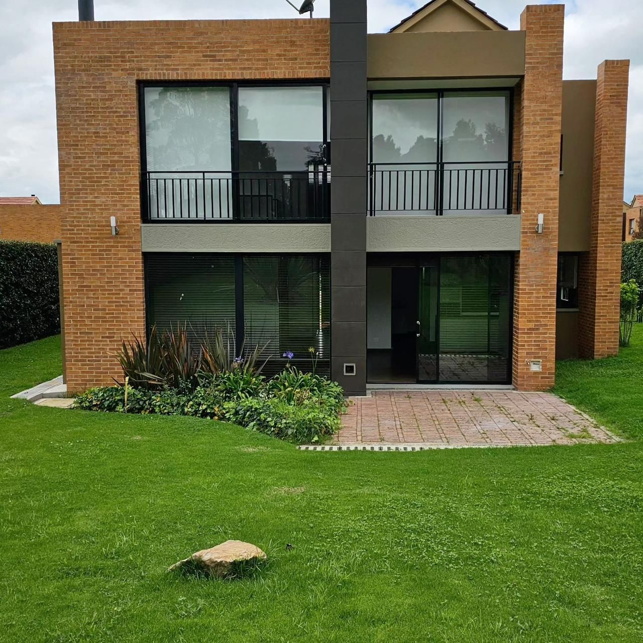 Casa en venta Cundinamarca La Calera La Calera 293 m2 Habitaciones 3 Baños 3 Garajes 4 Precio $1750000000