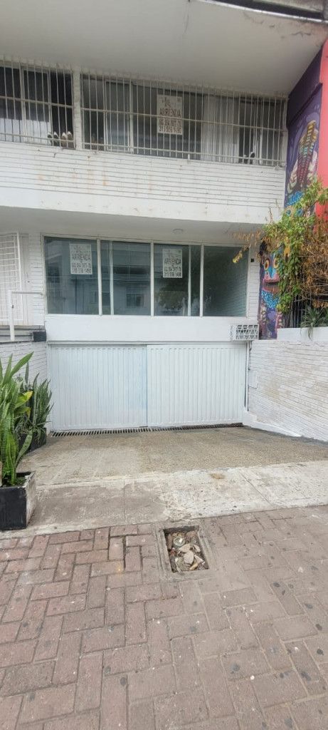 Casa en arriendo Valle Del Cauca Cali Granada 200 m2 Habitaciones 3 Baños 4 Garajes 0 Precio $3800000