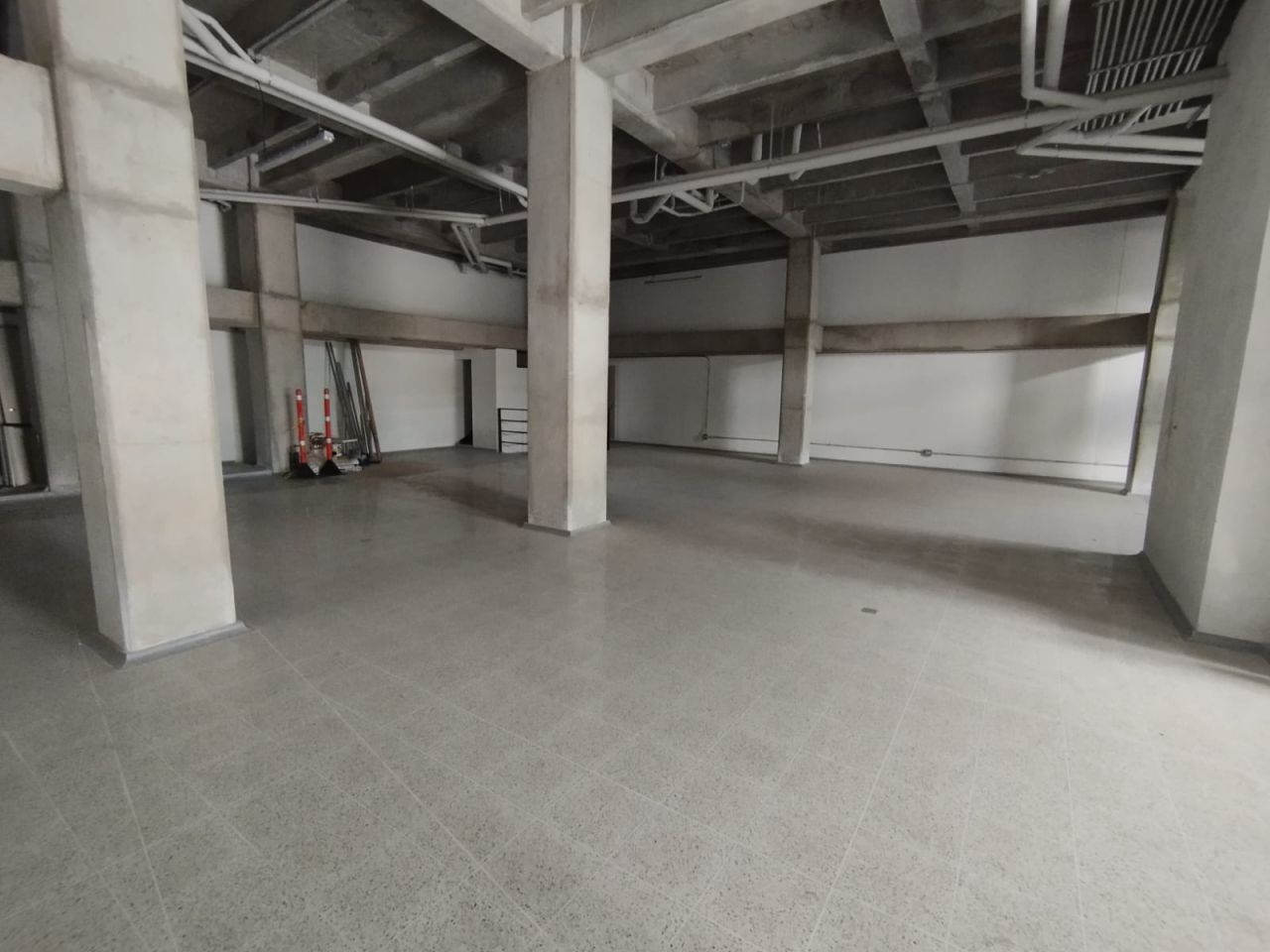 Local en arriendo Antioquia Itagüí Ub Quintas Del Yarumo 334 m2 Habitaciones 0 Baños 2 Garajes 0 Precio $12000000