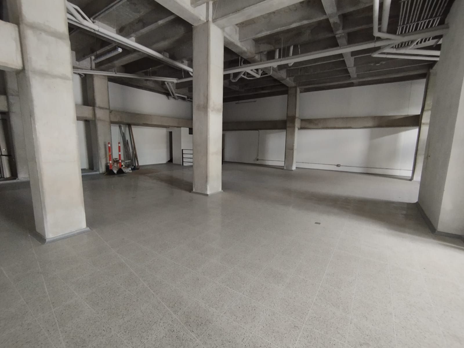 Local en arriendo Antioquia Itagüí Ub Quintas Del Yarumo 334 m2 Habitaciones 0 Baños 2 Garajes 0 Precio $12000000