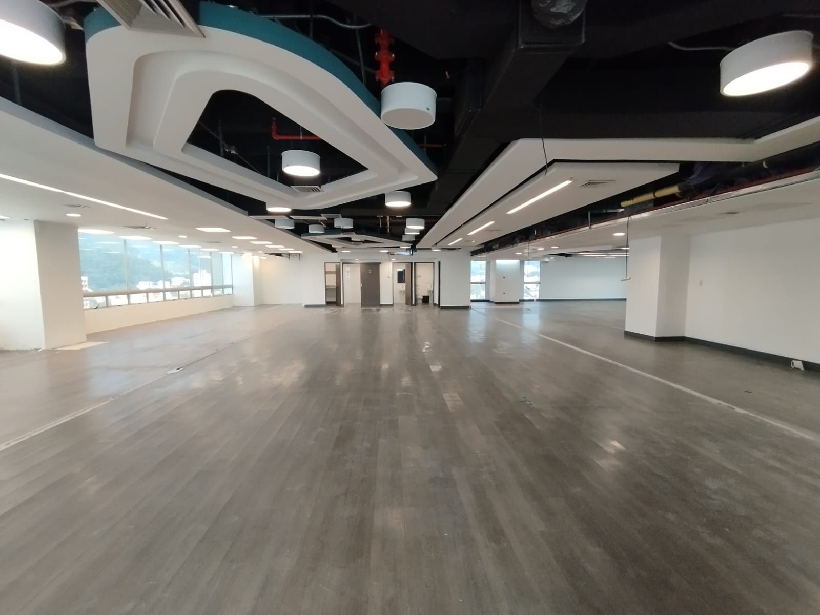 Oficina en arriendo Antioquia Medellín Los Alpes 496 m2 Habitaciones 0 Baños 6 Garajes 0 Precio $39614000