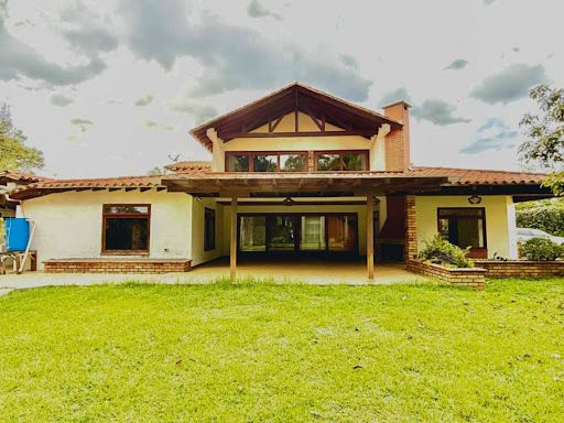 Casa en arriendo Antioquia Rionegro Gualanday 380 m2 Habitaciones 3 Baños 4 Garajes 2 Precio $9500000