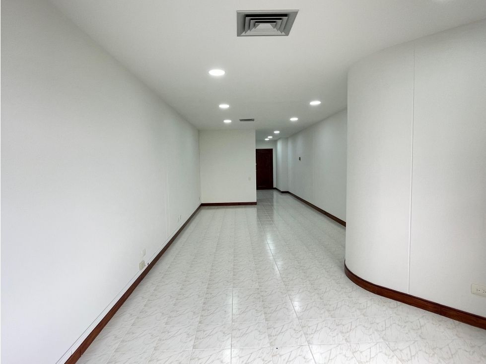 Oficina en arriendo o venta Antioquia Medellín La Florida 47 m2 Habitaciones 0 Baños 1 Garajes 1 Precio venta $480000000 Precio arriendo $4600000