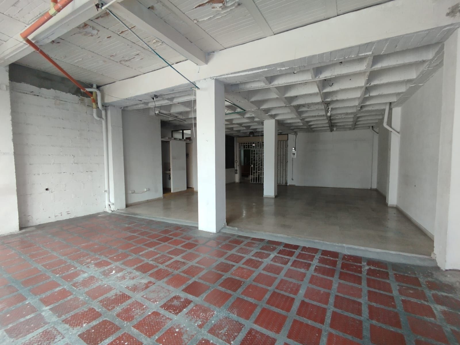 Local en arriendo Antioquia Medellín San Benito 100 m2 Habitaciones 0 Baños 0 Garajes 0 Precio $4400000