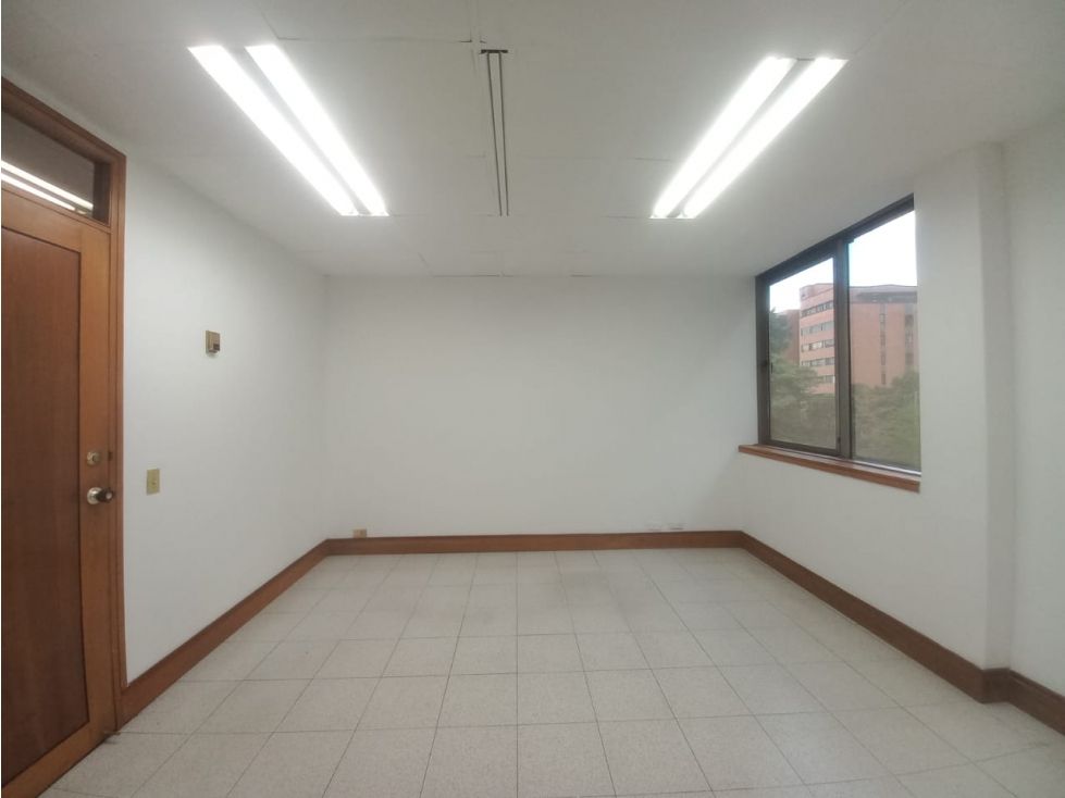 Consultorio en arriendo o venta Antioquia Medellín Urbanizacion Santa Maria De Oviedo 35 m2 Habitaciones 0 Baños 1 Garajes 1 Precio venta $300000000 Precio arriendo $3500000
