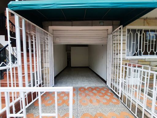 Local en arriendo Antioquia Medellín San Bernardo 17 m2 Habitaciones 0 Baños 1 Garajes 0 Precio $1500000