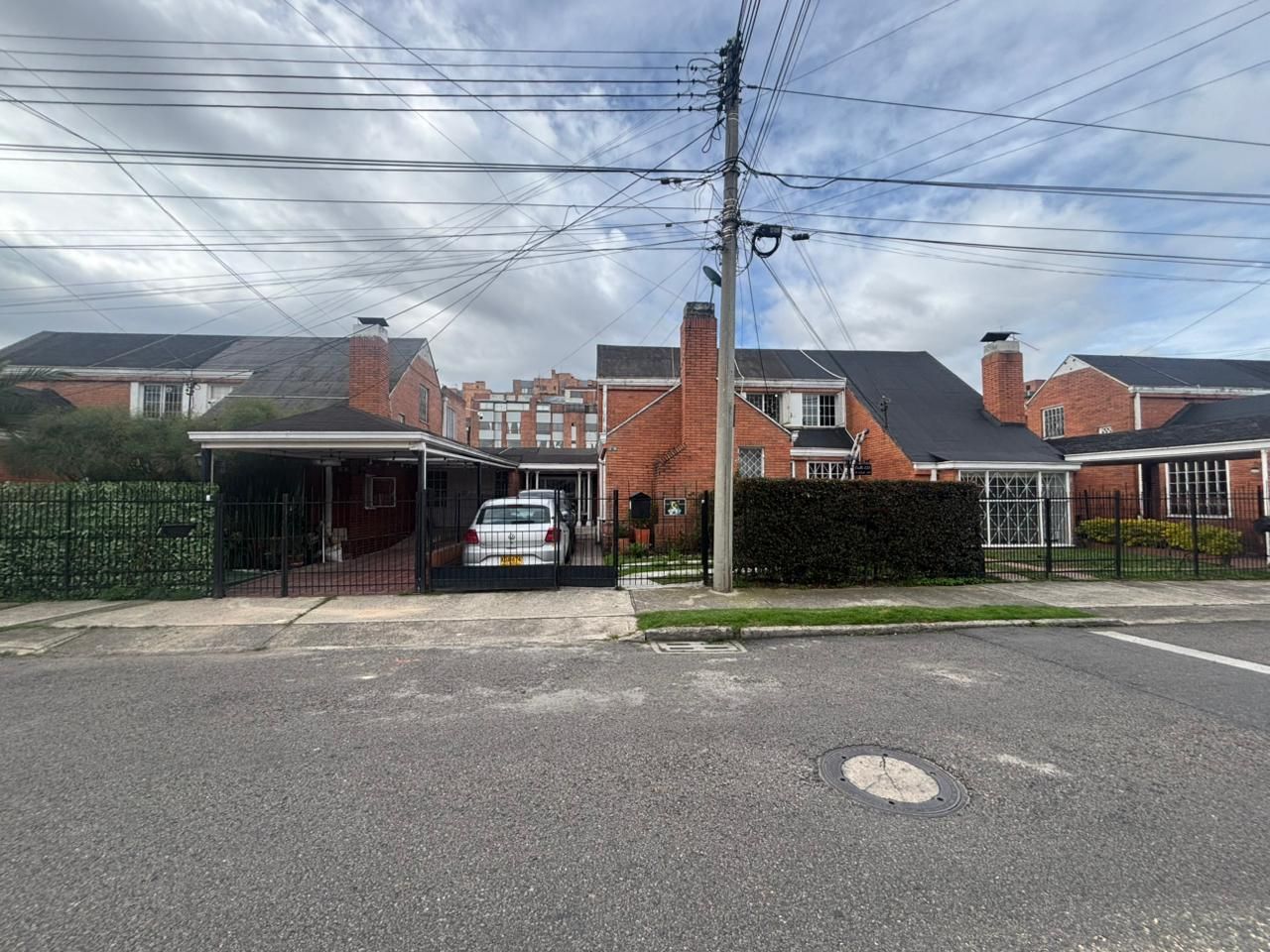 Casa en venta Cundinamarca Bogotá El Batan 247 m2 Habitaciones 4 Baños 2 Garajes 3 Precio $980000000