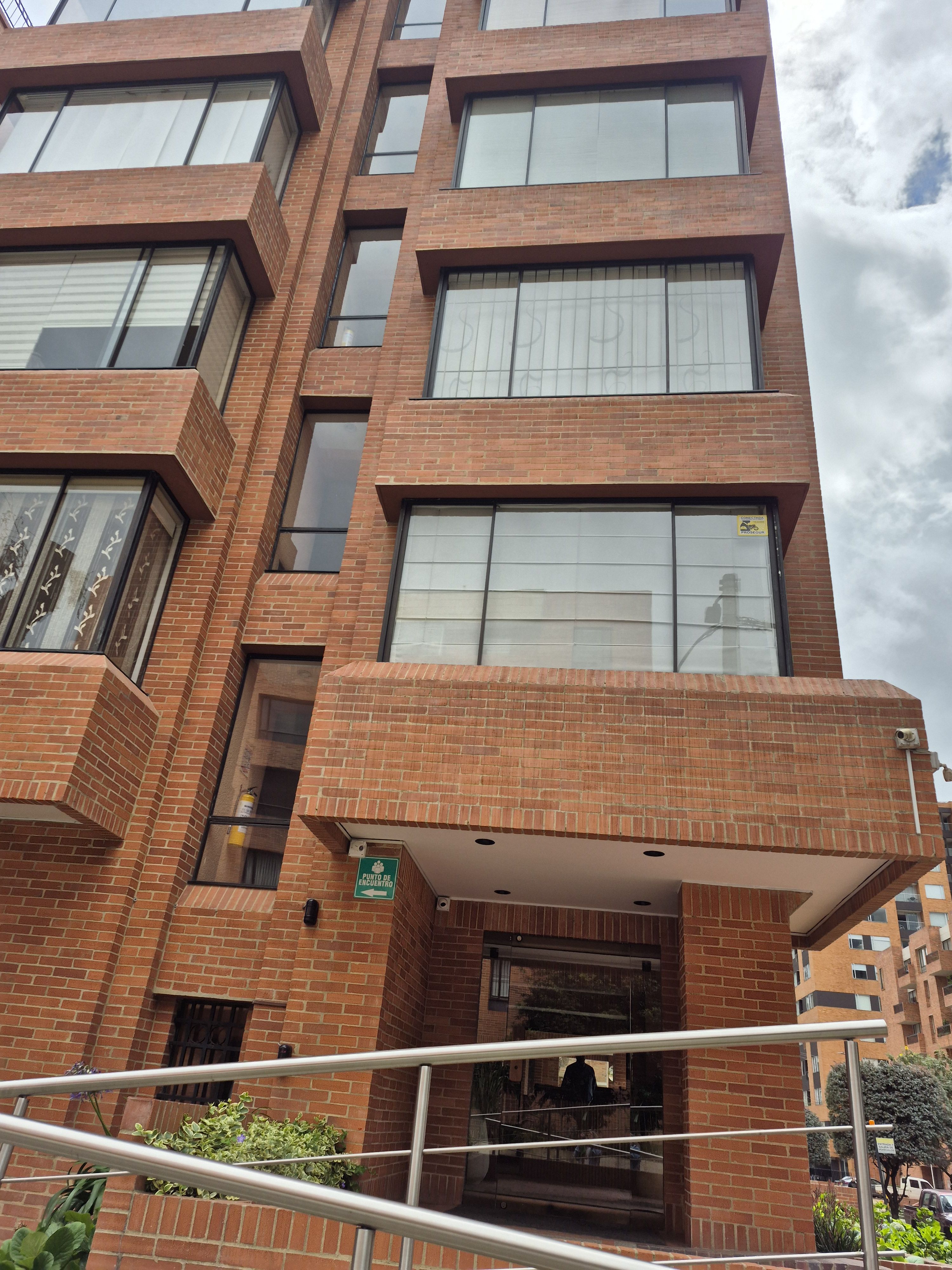 Apartamento en arriendo Cundinamarca Bogotá Cr Quintas Del Recreo Et V 90 m2 Habitaciones 3 Baños 2 Garajes 2 Precio $4000000
