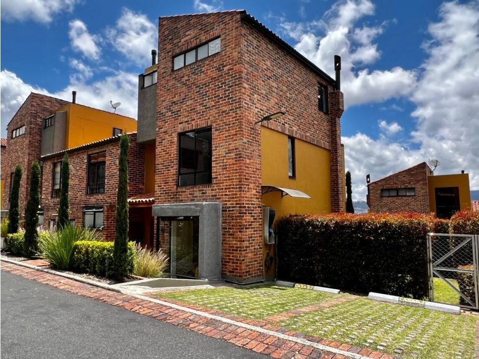 Casa en venta Cundinamarca Bogotá Casa Blanca Suba 300 m2 Habitaciones 3 Baños 3 Garajes 2 Precio $1250000000