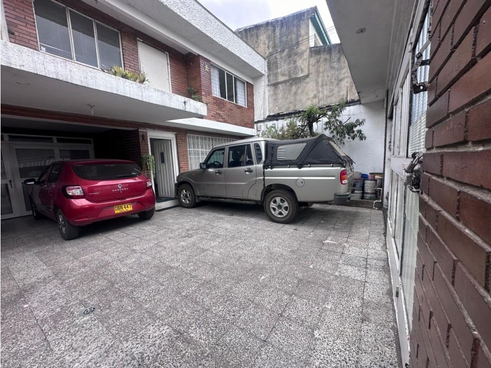 Casa en venta Cundinamarca Bogotá Normandia Occidental 380 m2 Habitaciones 8 Baños 6 Garajes 4 Precio $1600000000