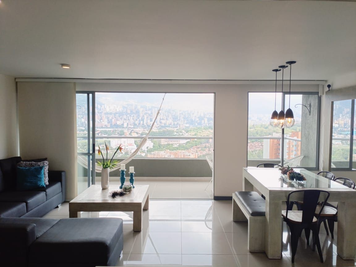 Apartamento en arriendo Antioquia Medellín Loma De Los Bernal 118 m2 Habitaciones 3 Baños 4 Garajes 1 Precio $8200000