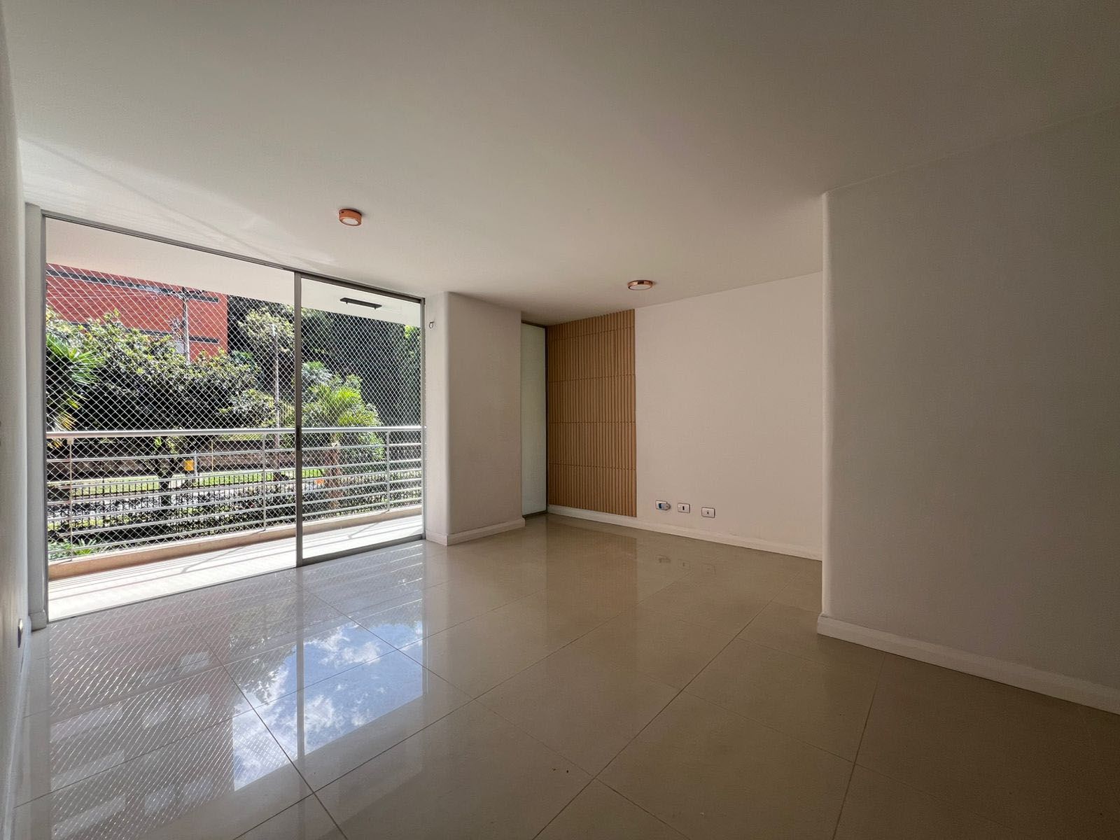 Apartamento en arriendo Antioquia Envigado El Esmeraldal 100 m2 Habitaciones 3 Baños 2 Garajes 2 Precio $4450000