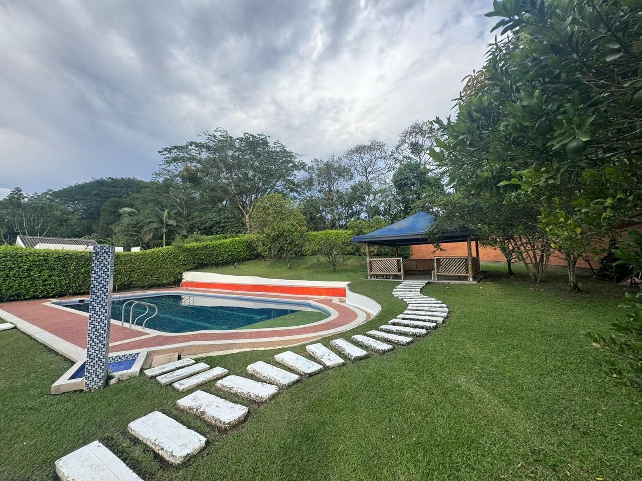 Casa Campestre en arriendo o venta Risaralda Pereira Ur Rincon De La Palma 280 m2 Habitaciones 3 Baños 4 Garajes 4 Precio venta $1200000000 Precio arriendo $7200000