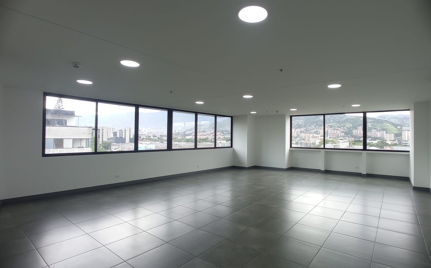 Oficina en arriendo Antioquia Envigado Bosques De Zúñiga 96 m2 Habitaciones 0 Baños 1 Garajes 2 Precio $9500000