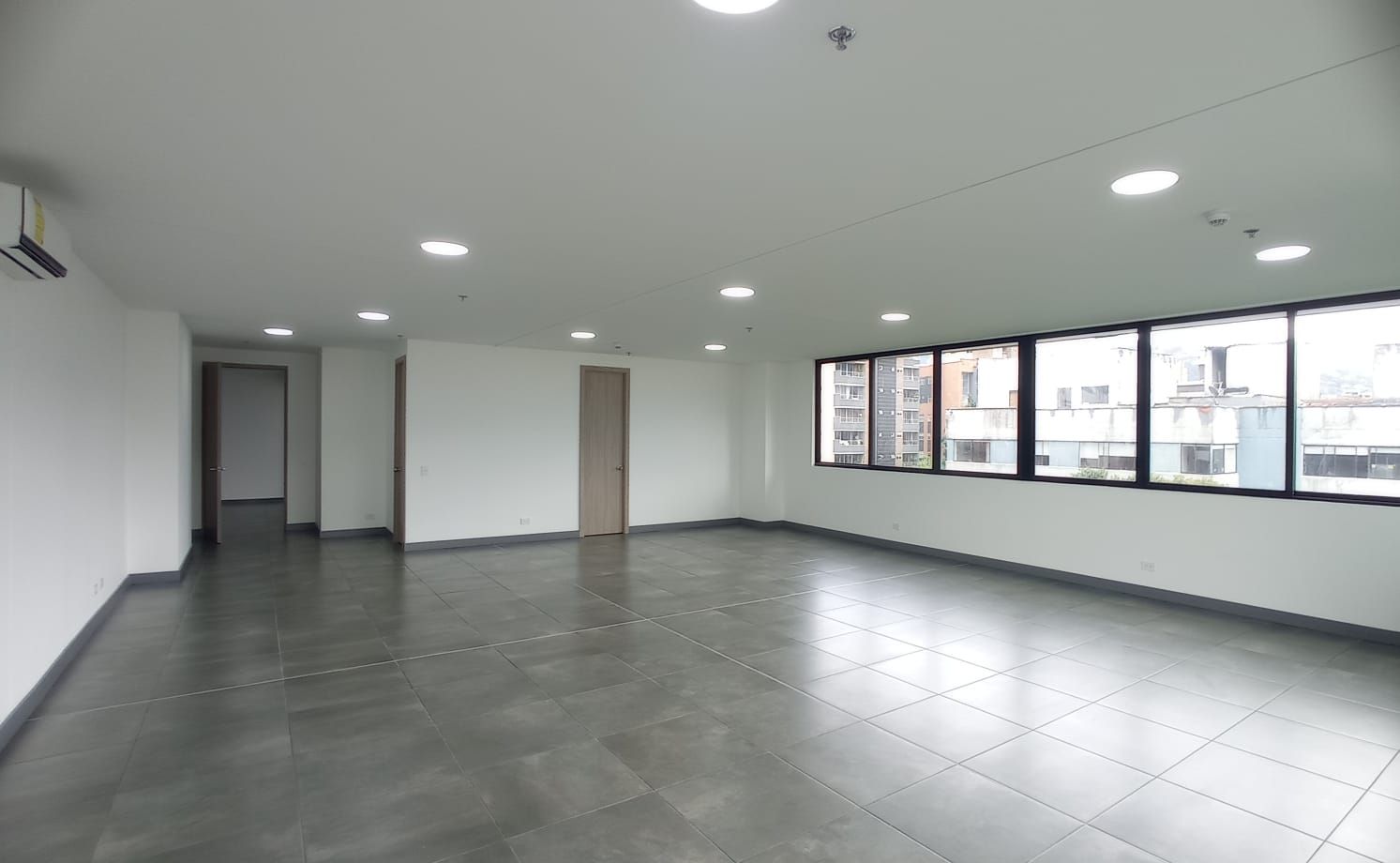 Oficina en arriendo Antioquia Envigado Bosques De Zúñiga 77 m2 Habitaciones 0 Baños 2 Garajes 2 Precio $6386980