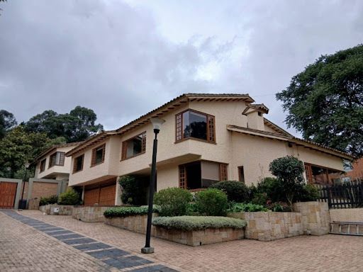 Casa en arriendo Cundinamarca Bogotá Suba Naranjos 345 m2 Habitaciones 4 Baños 4 Garajes 4 Precio $8700000