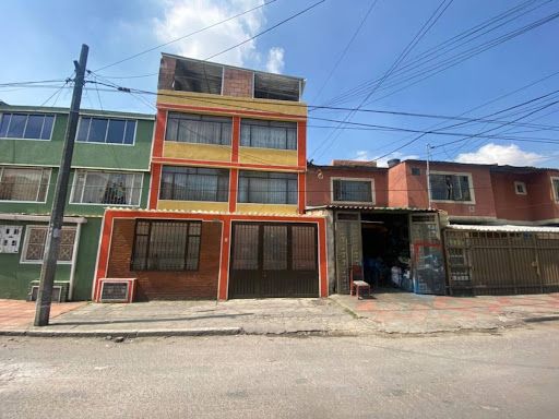 Casa en venta Cundinamarca Bogotá Ub Carvajal 528 m2 Habitaciones 13 Baños 7 Garajes 3 Precio $830000000