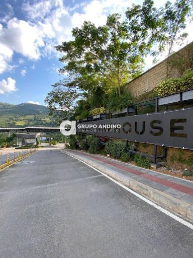 Casa en venta Santander Girón Girón 500 m2 Habitaciones 4 Baños 5 Garajes 3 Precio $2500000000