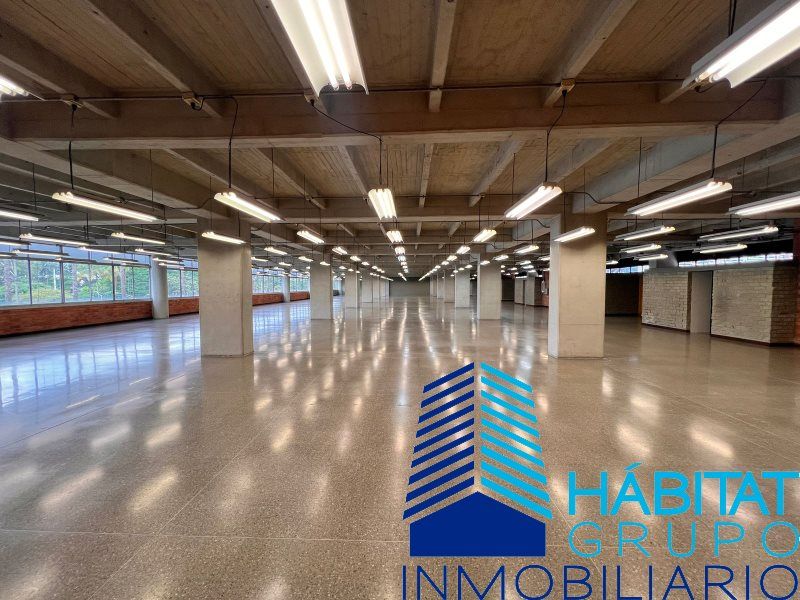 Local en arriendo Antioquia Medellín Cristo Rey 1360 m2 Habitaciones 0 Baños 14 Garajes 0 Precio $100500000