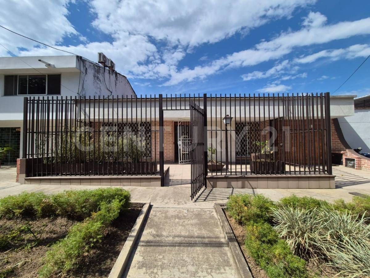 Casa en venta Valle Del Cauca Cali La Flora 334 m2 Habitaciones 3 Baños 3 Garajes 2 Precio $850000000