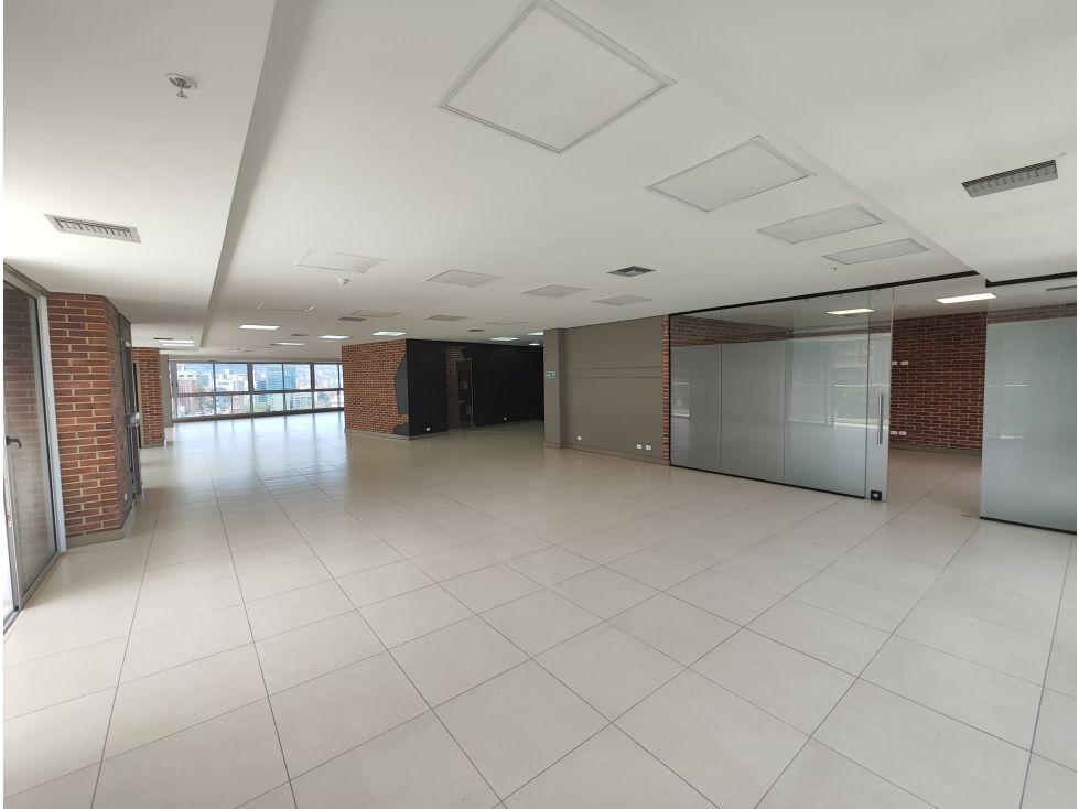Oficina en arriendo Antioquia Medellín Castropol 296 m2 Habitaciones 0 Baños 4 Garajes 6 Precio $25257750