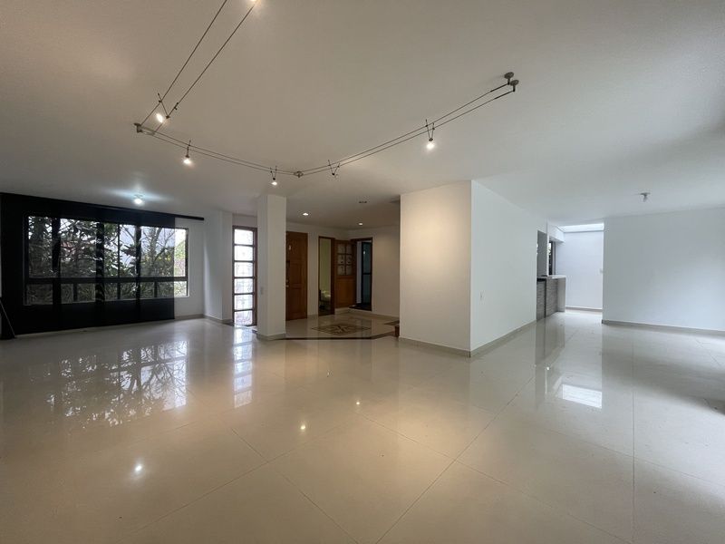 Casa en arriendo Antioquia Envigado Zúñiga 305 m2 Habitaciones 5 Baños 5 Garajes 2 Precio $12500000