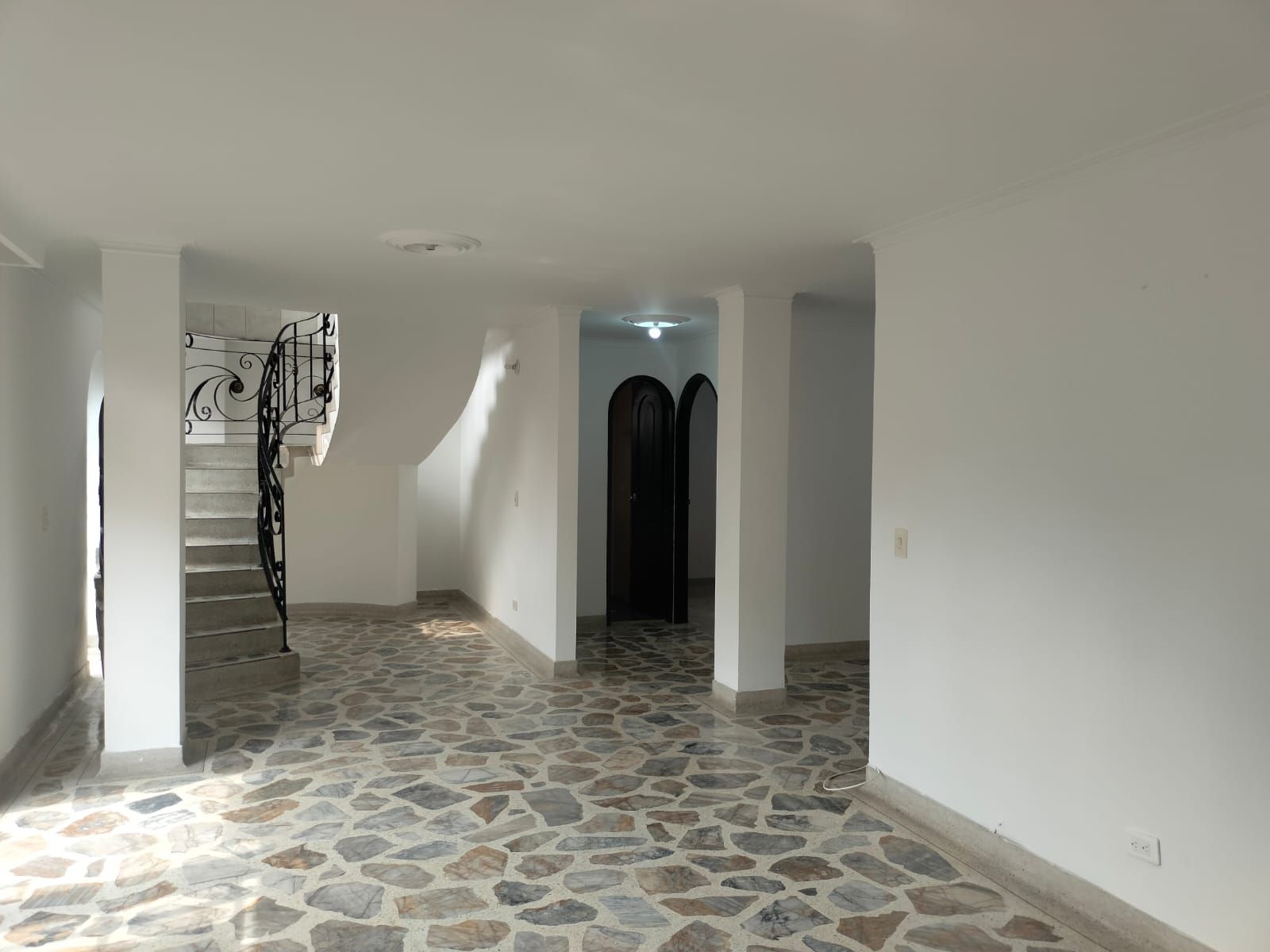 Apartamento en arriendo Antioquia Envigado El Portal 156 m2 Habitaciones 3 Baños 3 Garajes 2 Precio $3850000