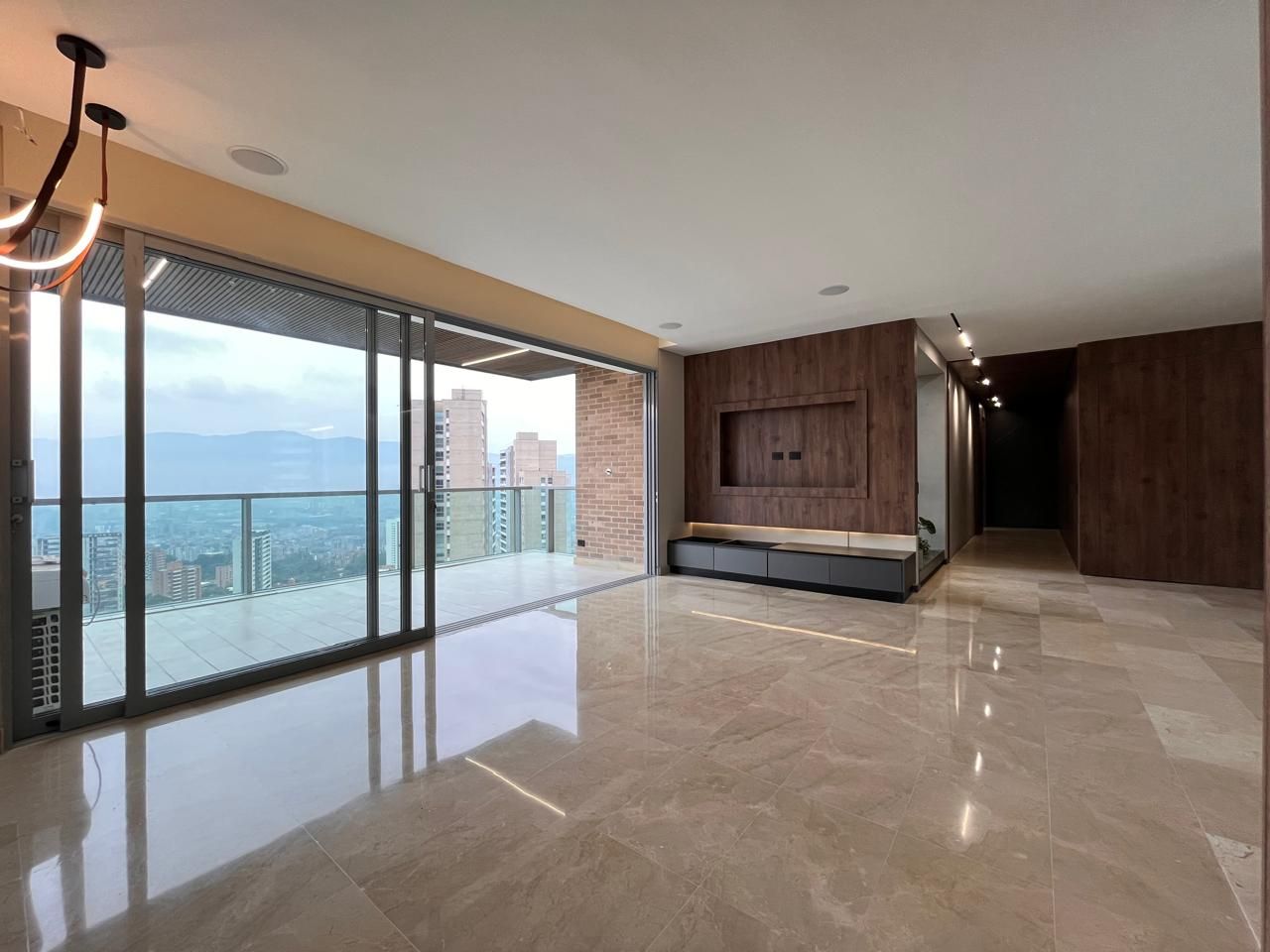 Apartamento en venta Antioquia Medellín Naranjitos 209 m2 Habitaciones 3 Baños 4 Garajes 3 Precio $2930000000