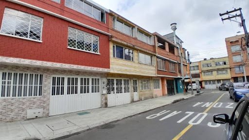 Casa en venta Cundinamarca Bogotá La Estradita 253 m2 Habitaciones 6 Baños 4 Garajes 1 Precio $595000000