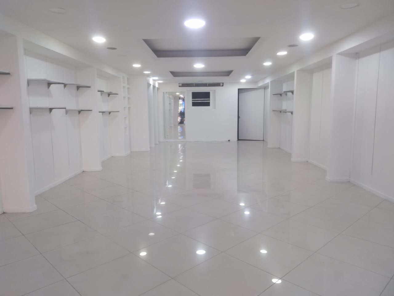 Local en arriendo Antioquia Itagüí Naranjitos 100 m2 Habitaciones 0 Baños 1 Garajes 0 Precio $5000000
