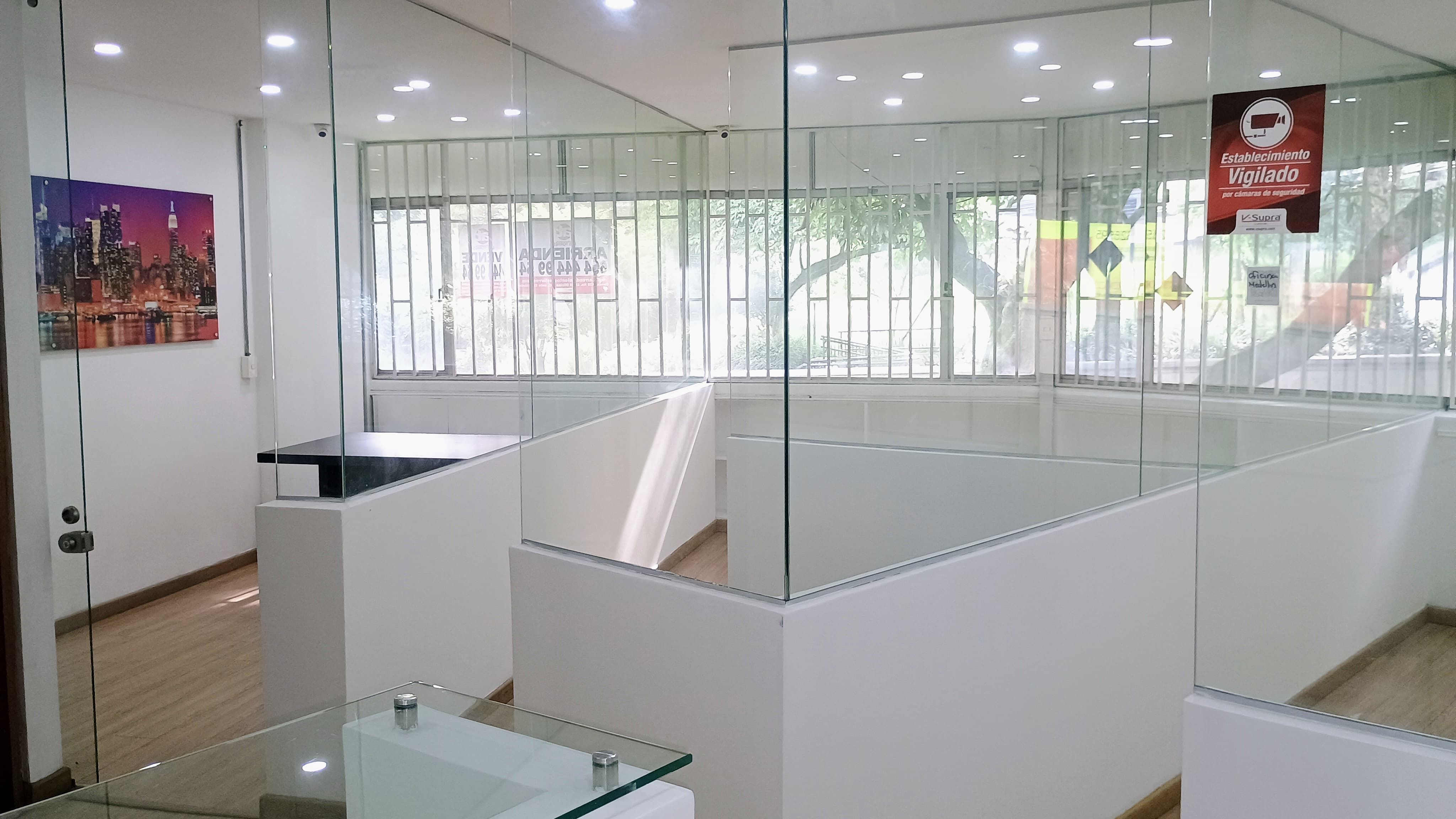 Oficina en arriendo o venta Antioquia Medellín Villa Carlota 60 m2 Habitaciones 0 Baños 1 Garajes 0 Precio venta $350000000 Precio arriendo $3500000