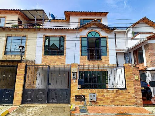 Casa en arriendo Cundinamarca Cota Cota 210 m2 Habitaciones 4 Baños 3 Garajes 1 Precio $2800000