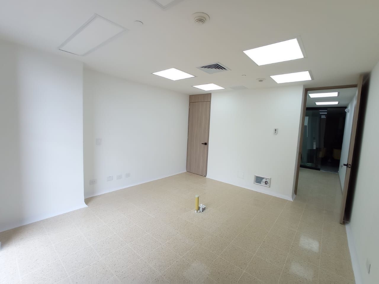 Consultorio en arriendo Antioquia Medellín San Diego 33 m2 Habitaciones 0 Baños 1 Garajes 1 Precio $5700000