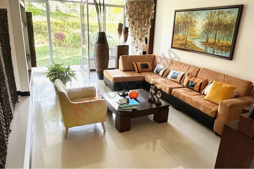 Casa en venta Valle Del Cauca Cali Santa Teresita 328 m2 Habitaciones 4 Baños 4 Garajes 2 Precio $1400000000